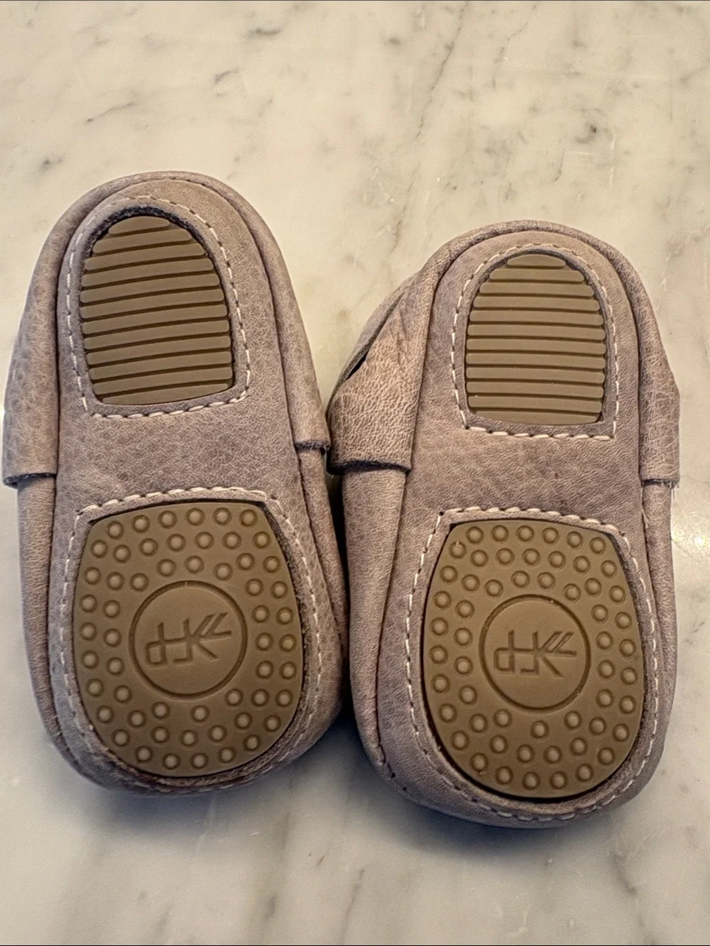 Freshly Picked grey Kids Fringe Moccasins - Leather Baby Shoes w treads sz 3